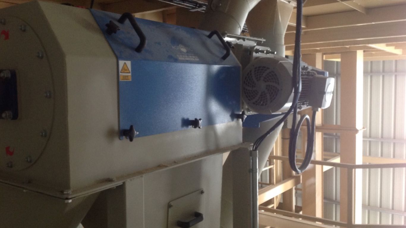 Instalación de cernedor en módulo de fabricación de piensos harina