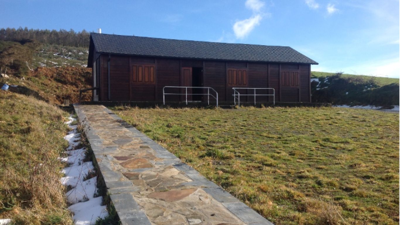 Mellora das infraestructuras do local social de Bretoña